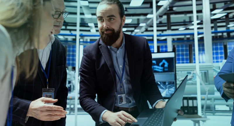 Projekt sieci komputerowej w firmie – konsultacje zespołu technicznego przed wdrożeniem infrastruktury